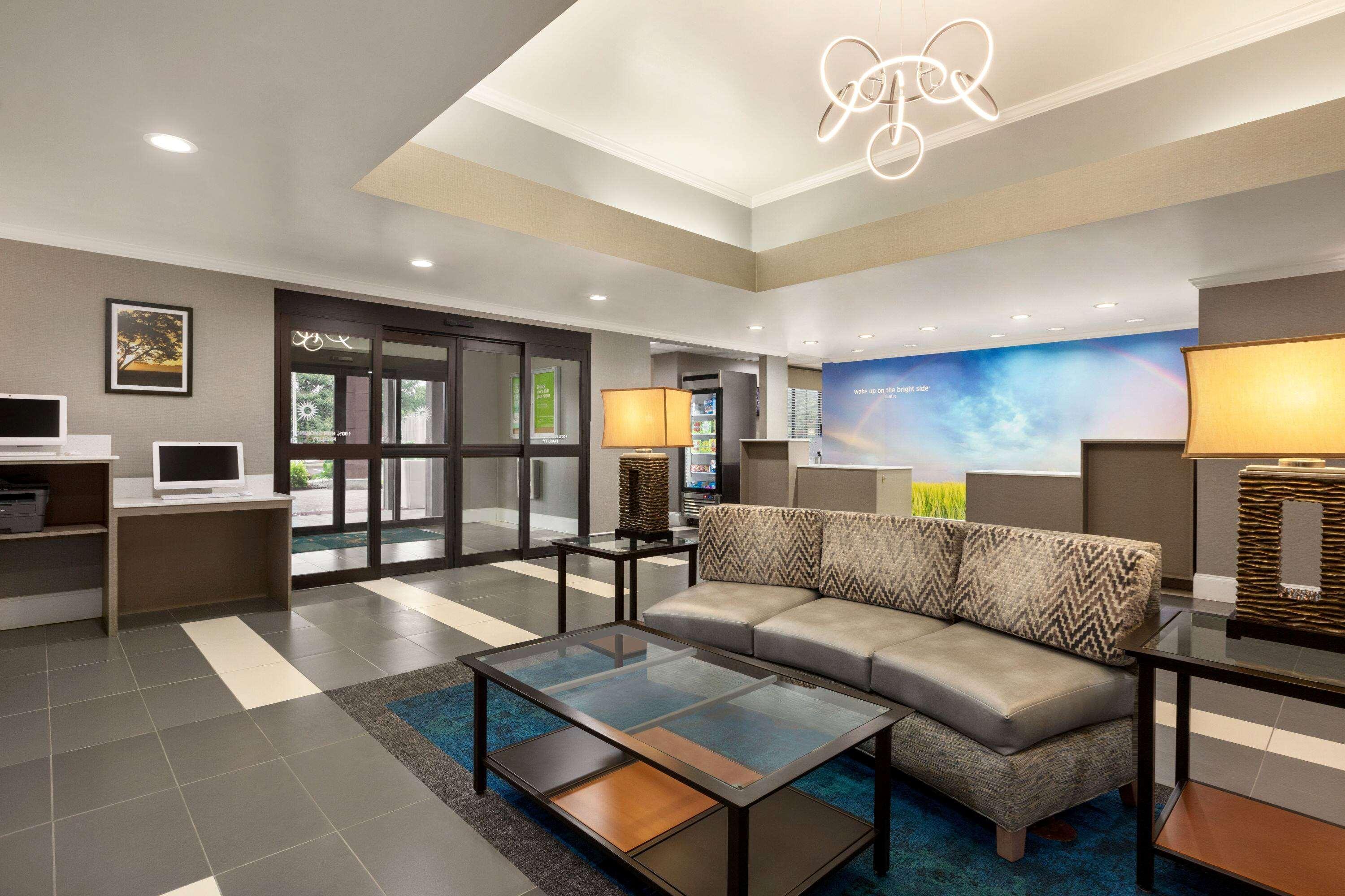 La Quinta By Wyndham Dublin Hotel Bagian luar foto